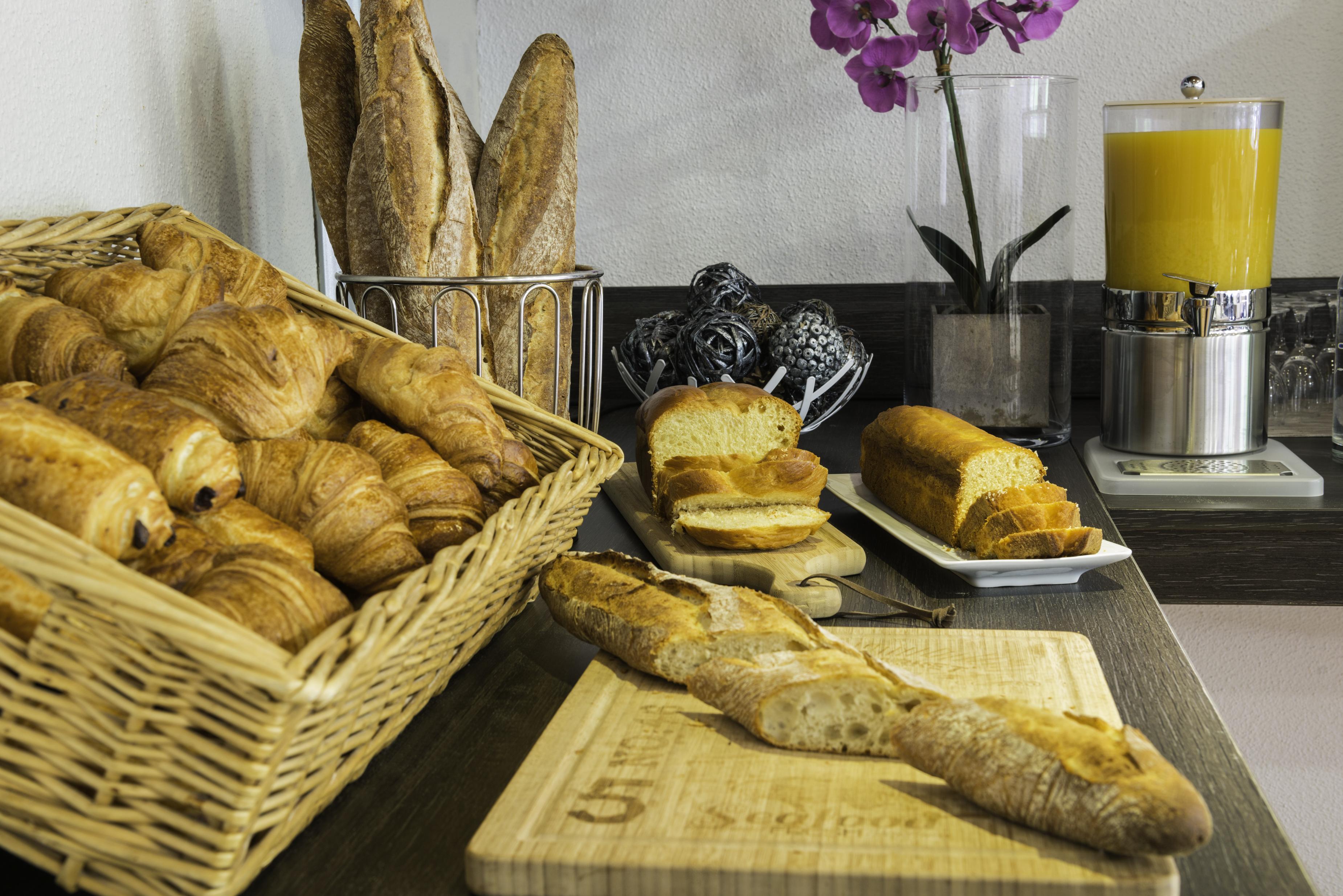 Greet Hotel Montbéliard Zewnętrze zdjęcie